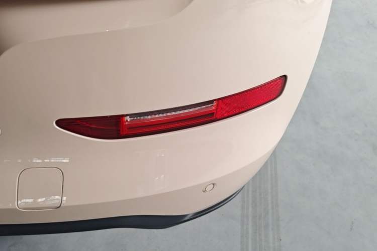 Used ORA Good Cat 2023 401 km Standard Range Premium Version Lithium Iron Phosphate Right Rear Taillight