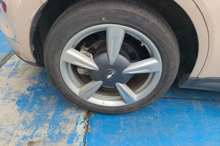 Used ORA Good Cat 2023 401 km Standard Range Luxury Version Lithium Iron Phosphate Right Rear Wheel Hub