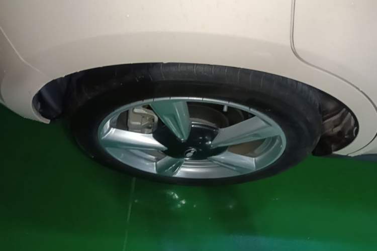 Used ORA Good Cat 2023 401 km Standard Range Prestige Version Lithium Iron Phosphate Right Rear Wheel Hub