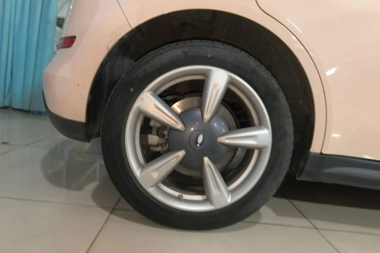 Used ORA Good Cat 2023 401 km Standard Range Luxury Version Lithium Iron Phosphate Right Rear Wheel Hub