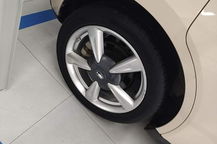 Used ORA Good Cat 2023 401 km Standard Range Luxury Version Lithium Iron Phosphate Right Rear Wheel Hub