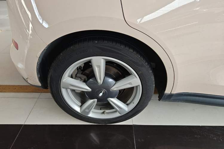 Used ORA Good Cat 2023 401 km Standard Range Premium Version Lithium Iron Phosphate Right Rear Wheel Hub