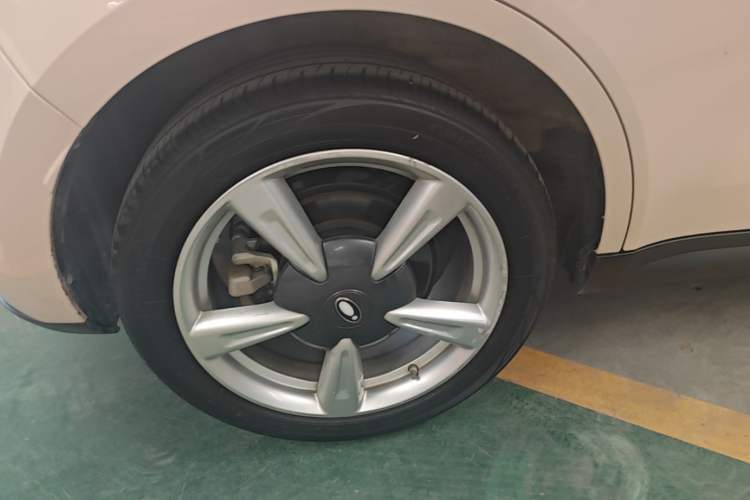 Used ORA Good Cat 2023 401 km Standard Range Luxury Version Ternary Lithium Right Rear Wheel Hub