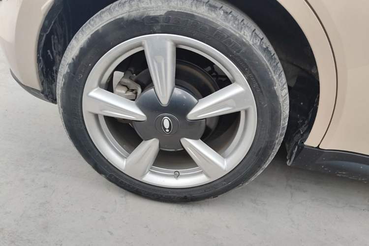 Used ORA Good Cat 2023 401 km Standard Range Prestige Version Lithium Iron Phosphate Right Rear Wheel Hub