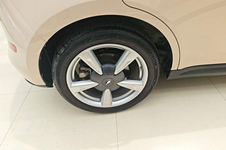 Used ORA Good Cat 2023 401 km Standard Range Premium Version Lithium Iron Phosphate Right Rear Wheel Hub