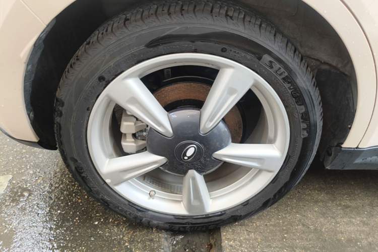 Used ORA Good Cat 2023 401 km Standard Range Luxury Version Lithium Iron Phosphate Right Rear Wheel Hub