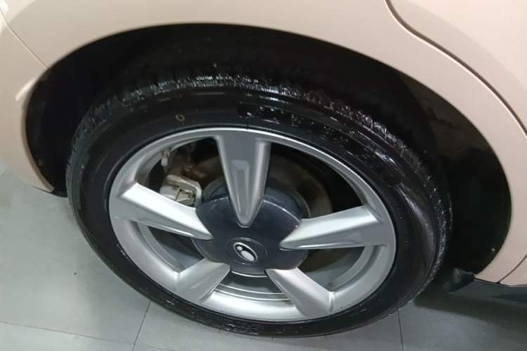Used ORA Good Cat 2023 401 km Standard Range Prestige Version Lithium Iron Phosphate Right Rear Wheel Hub