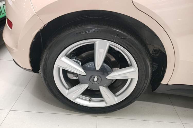 Used ORA Good Cat 2023 401 km Standard Range Premium Version Lithium Iron Phosphate Right Rear Wheel Hub