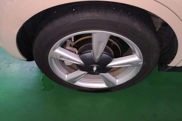 Used ORA Good Cat 2023 401 km Standard Range Luxury Version Lithium Iron Phosphate Right Rear Wheel Hub