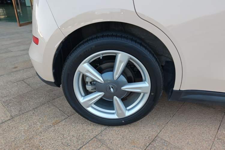Used ORA Good Cat 2023 401 km Standard Range Comfort Version Lithium Iron Phosphate Right Rear Wheel Hub