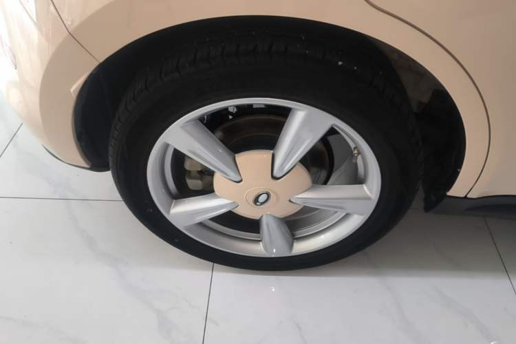 Used ORA Good Cat 2023 401 km Standard Range Luxury Version Lithium Iron Phosphate Right Rear Wheel Hub