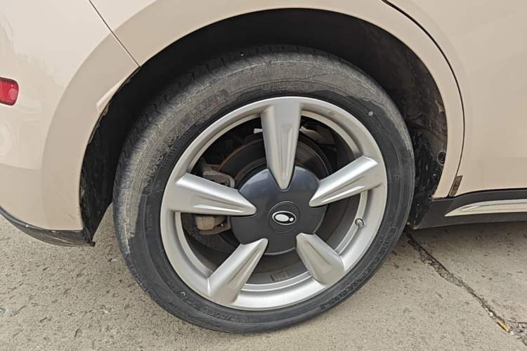 Used ORA Good Cat 2023 401 km Standard Range Premium Version Lithium Iron Phosphate Right Rear Wheel Hub