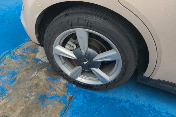 Used ORA Good Cat 2023 401 km Standard Range Premium Version Lithium Iron Phosphate Right Rear Wheel Hub