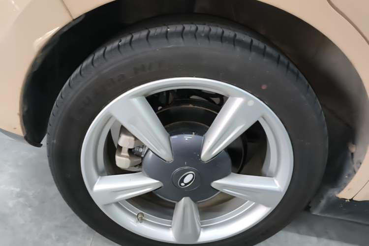 Used ORA Good Cat 2023 401 km Standard Range Prestige Version Lithium Iron Phosphate Right Rear Wheel Hub