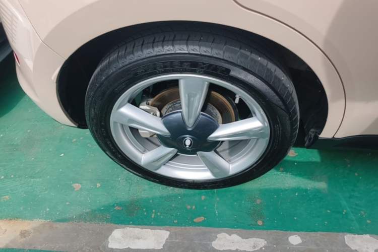 Used ORA Good Cat 2023 401 km Standard Range Luxury Version Lithium Iron Phosphate Right Rear Wheel Hub