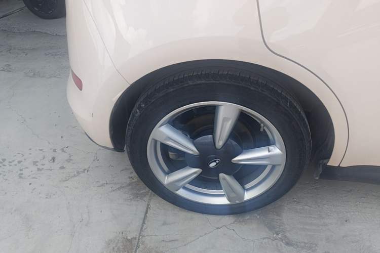 Used ORA Good Cat 2023 401 km Standard Range Comfort Version Lithium Iron Phosphate Right Rear Wheel Hub