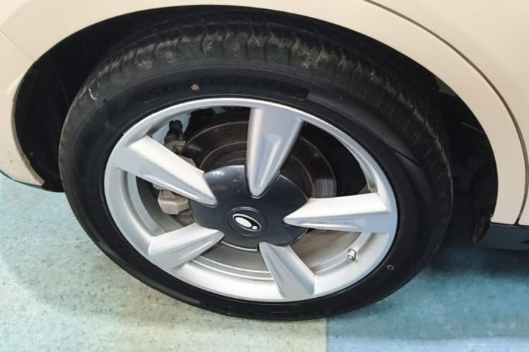 Used ORA Good Cat 2023 401 km Standard Range Luxury Version Lithium Iron Phosphate Right Rear Wheel Hub