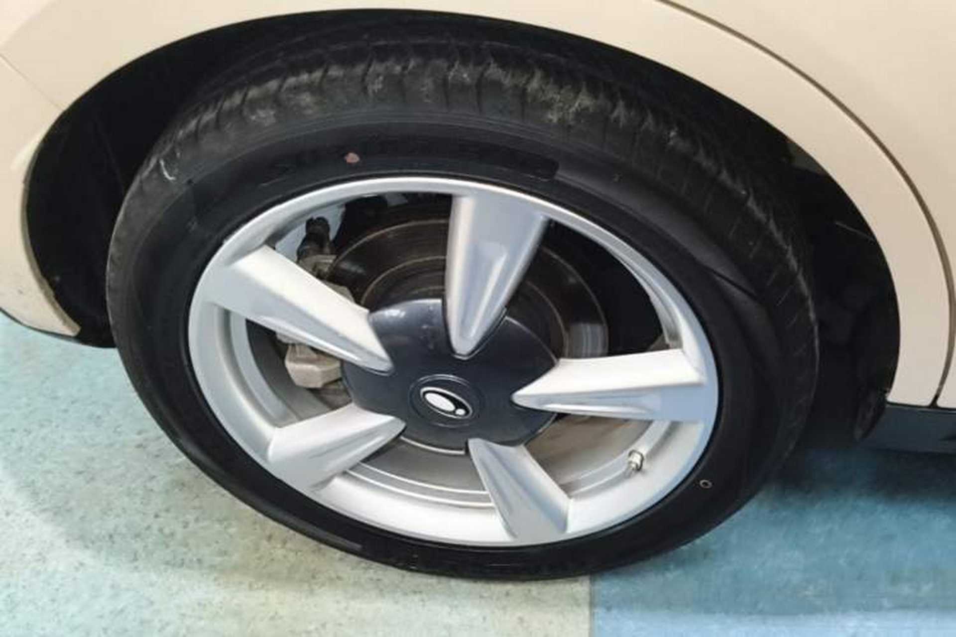 Used ORA Good Cat 2023 401 km Standard Range Luxury Version Lithium Iron Phosphate Right Rear Wheel Hub