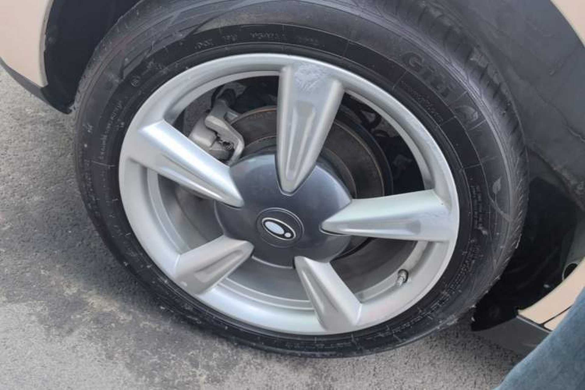 Used ORA Good Cat 2023 401 km Standard Range Luxury Version Lithium Iron Phosphate Right Rear Wheel Hub