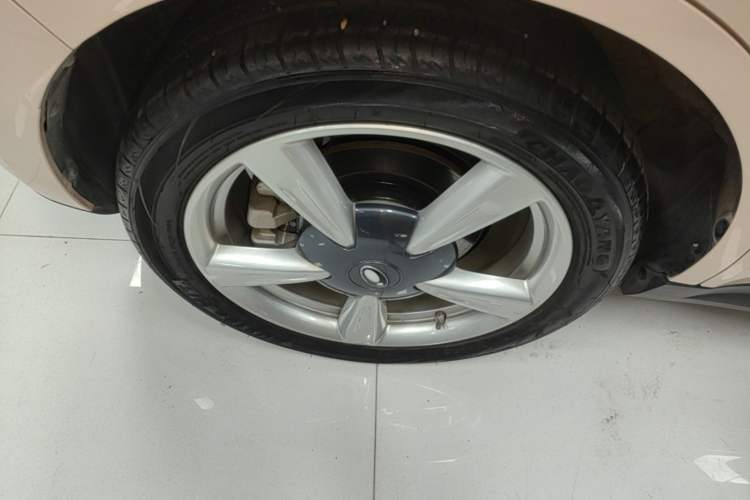Used ORA Good Cat 2023 401 km Standard Range Luxury Version Lithium Iron Phosphate Right Rear Wheel Hub