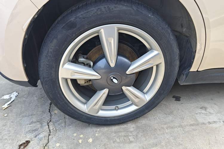 Used ORA Good Cat 2023 401 km Standard Range Premium Version Lithium Iron Phosphate Right Rear Wheel Hub