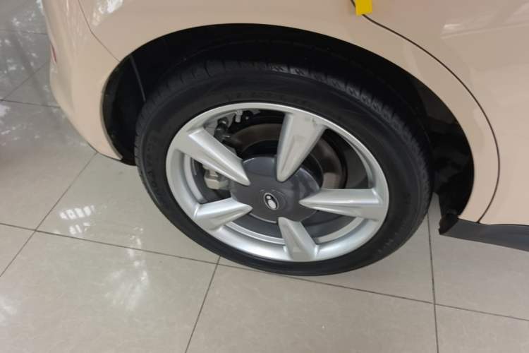 Used ORA Good Cat 2023 401 km Standard Range Luxury Version Lithium Iron Phosphate Right Rear Wheel Hub