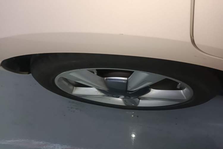 Used ORA Good Cat 2023 401 km Standard Range Premium Version Lithium Iron Phosphate Right Rear Wheel Hub