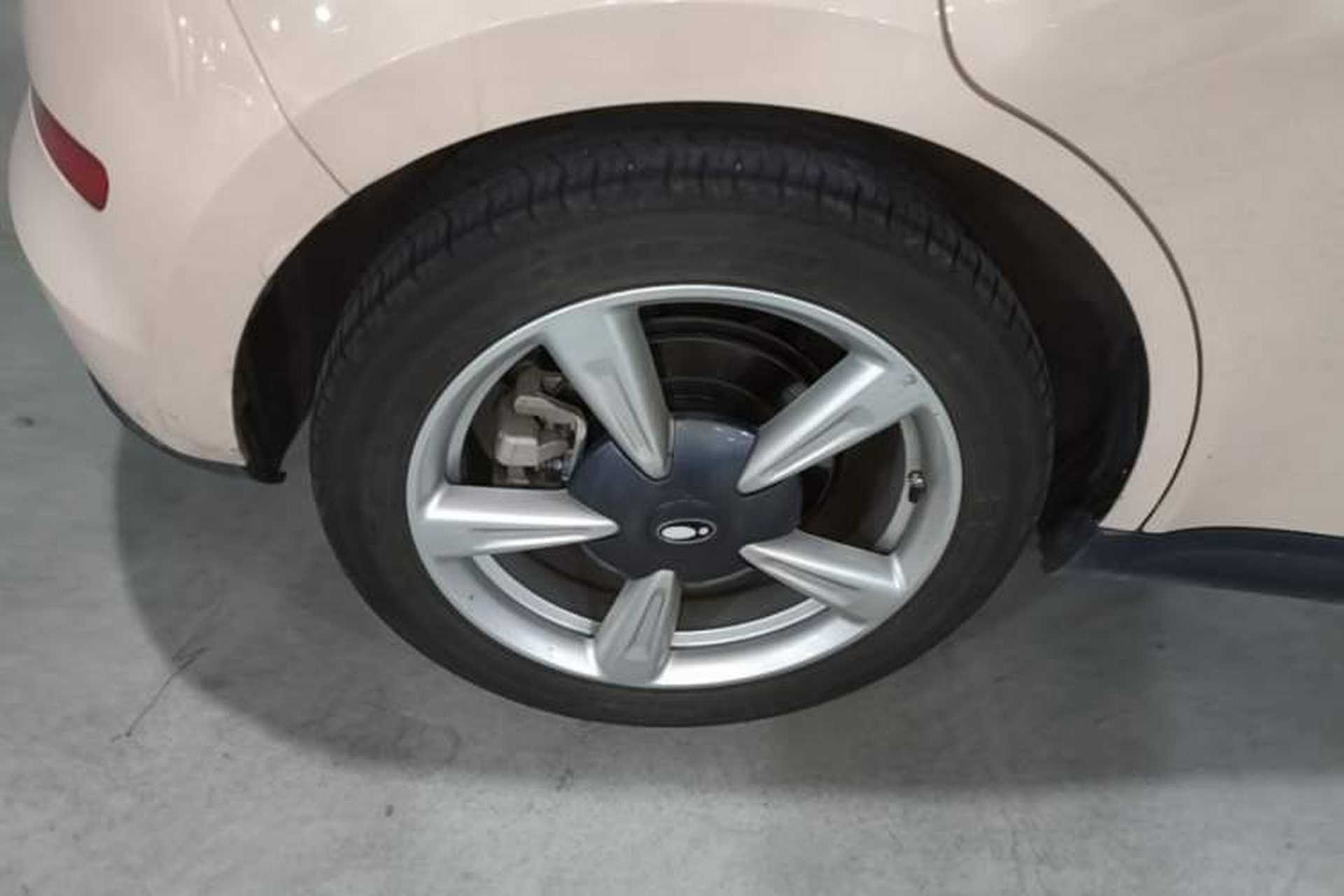 Used ORA Good Cat 2023 401 km Standard Range Premium Version Lithium Iron Phosphate Right Rear Wheel Hub