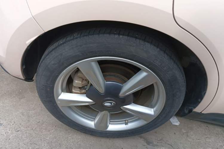 Used ORA Good Cat 2023 401 km Standard Range Comfort Version Lithium Iron Phosphate Right Rear Wheel Hub