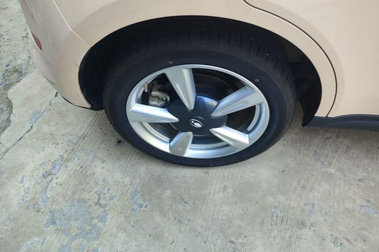 Used ORA Good Cat 2023 401 km Standard Range Luxury Version Lithium Iron Phosphate Right Rear Wheel Hub