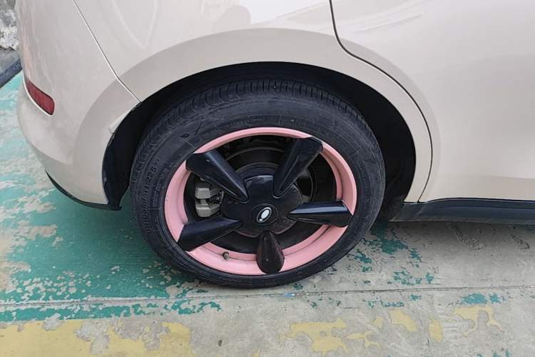 Used ORA Good Cat 2023 401 km Standard Range Premium Trim Ternary Lithium Right Rear Wheel Hub