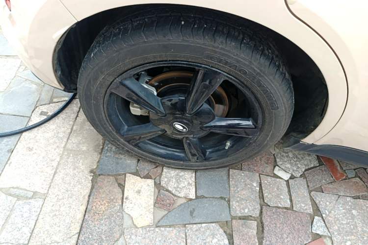 Used ORA Good Cat 2023 401 km Standard Range Premium Version Lithium Iron Phosphate Right Rear Wheel Hub
