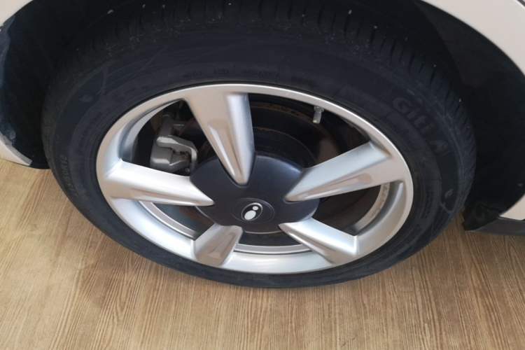 Used ORA Good Cat 2023 401 km Standard Range Premium Version Lithium Iron Phosphate Right Rear Wheel Hub