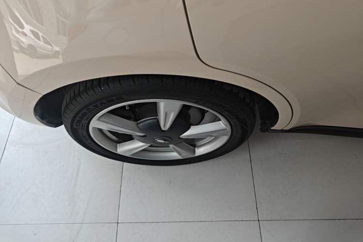 Used ORA Good Cat 2023 401 km Standard Range Luxury Version Lithium Iron Phosphate Right Rear Wheel Hub
