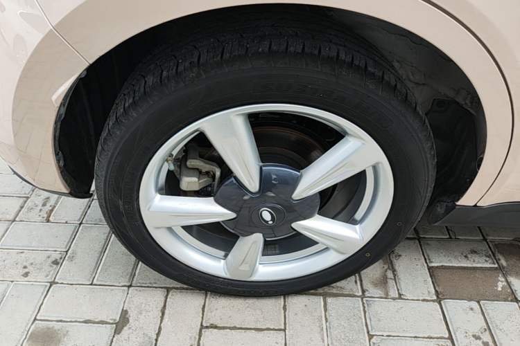 Used ORA Good Cat 2023 401 km Standard Range Luxury Version Lithium Iron Phosphate Right Rear Wheel Hub