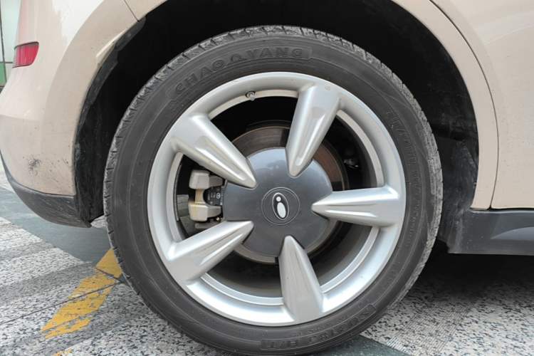 Used ORA Good Cat 2023 401 km Standard Range Luxury Version Lithium Iron Phosphate Right Rear Wheel Hub