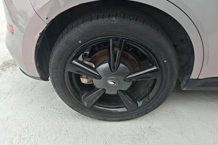 Used ORA Good Cat 2023 401 km Standard Range Premium Version Lithium Iron Phosphate Right Rear Wheel Hub
