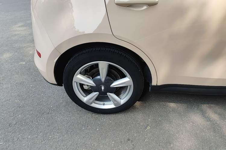 Used ORA Good Cat 2023 401 km Standard Range Luxury Version Lithium Iron Phosphate Right Rear Wheel Hub