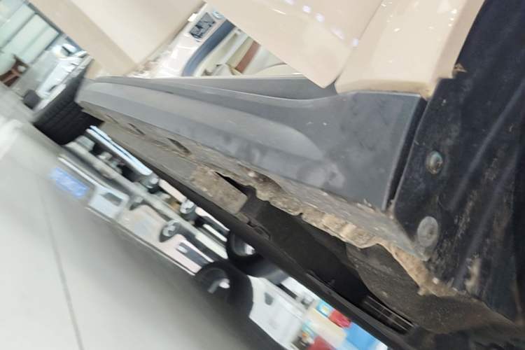 Used ORA Good Cat 2023 401 km Standard Range Luxury Version Lithium Iron Phosphate Right Side Sill