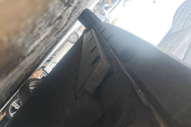 Used ORA Good Cat 2023 401 km Standard Range Prestige Version Lithium Iron Phosphate Right Side Sill