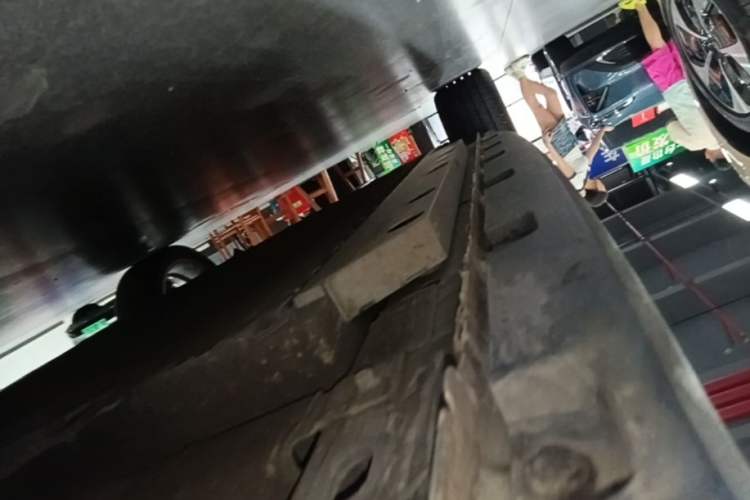 Used ORA Good Cat 2023 401 km Standard Range Prestige Version Lithium Iron Phosphate Right Side Sill