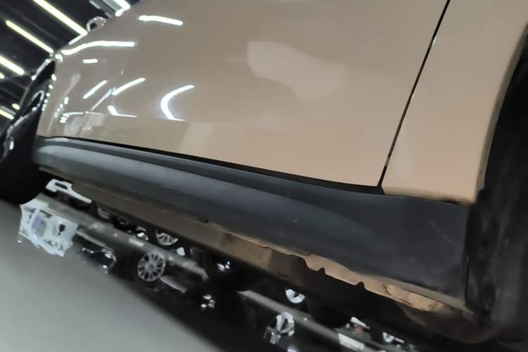 Used ORA Good Cat 2023 401 km Standard Range Prestige Version Lithium Iron Phosphate Right Side Sill