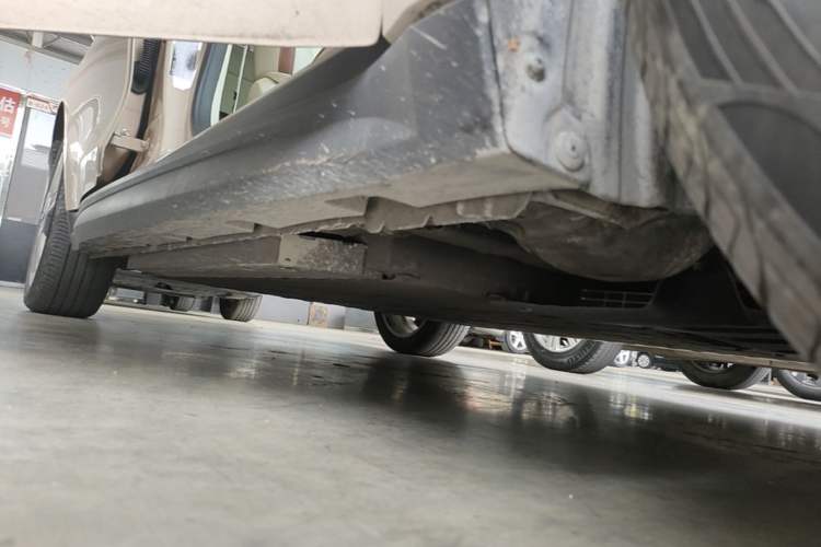 Used ORA Good Cat 2023 401 km Standard Range Premium Version Lithium Iron Phosphate Right Side Sill