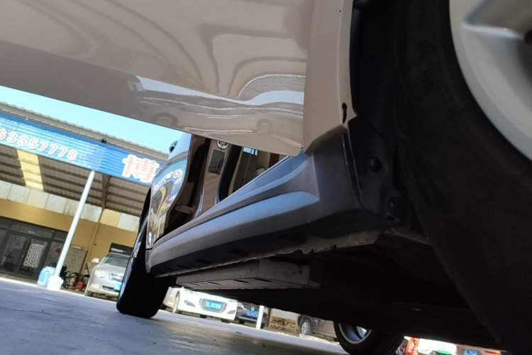 Used ORA Good Cat 2023 401 km Standard Range Premium Version Lithium Iron Phosphate Right Side Sill
