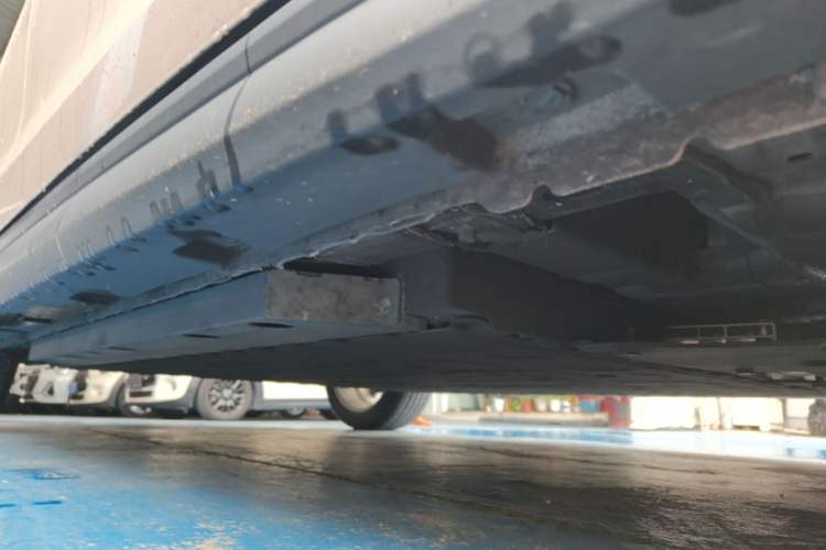 Used ORA Good Cat 2023 401 km Standard Range Premium Version Lithium Iron Phosphate Right Side Sill