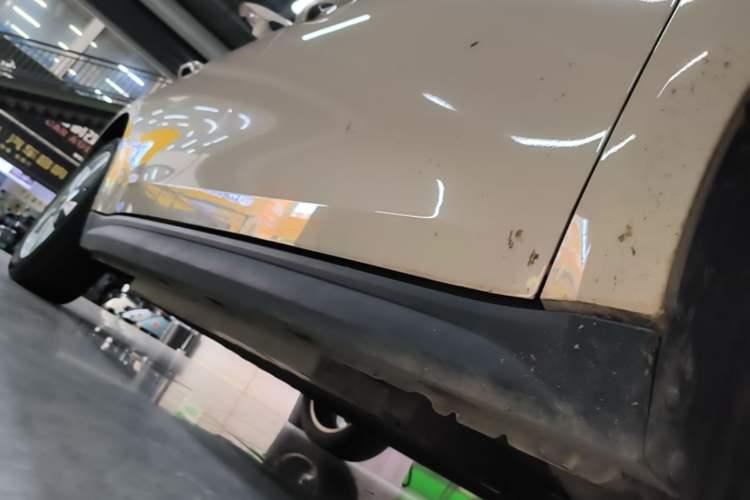 Used ORA Good Cat 2023 401 km Standard Range Prestige Version Lithium Iron Phosphate Right Side Sill
