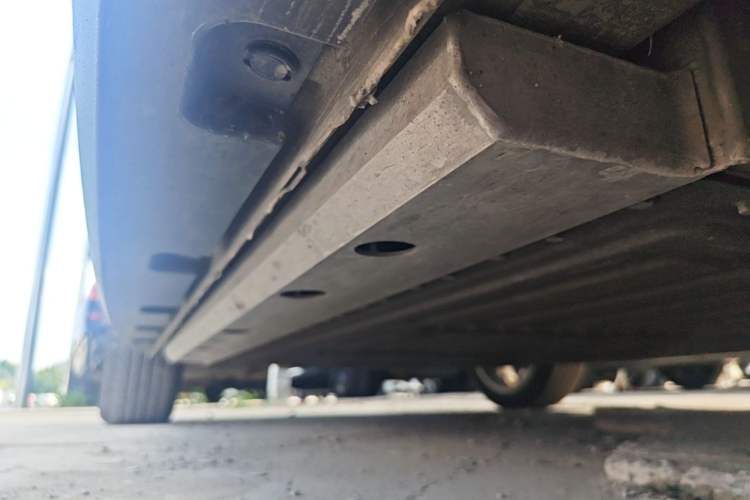 Used ORA Good Cat 2023 401 km Standard Range Comfort Version Lithium Iron Phosphate Right Side Sill