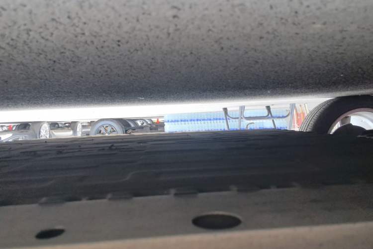 Used ORA Good Cat 2023 401 km Standard Range Luxury Version Lithium Iron Phosphate Right Side Sill