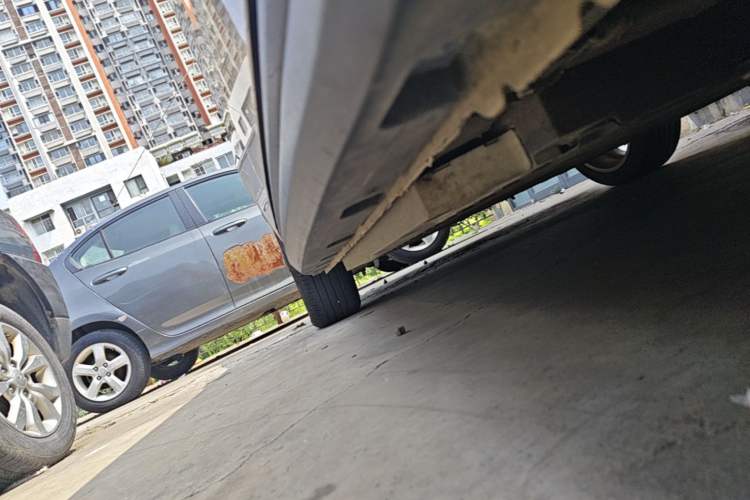 Used ORA Good Cat 2023 401 km Standard Range Premium Version Lithium Iron Phosphate Right Side Sill
