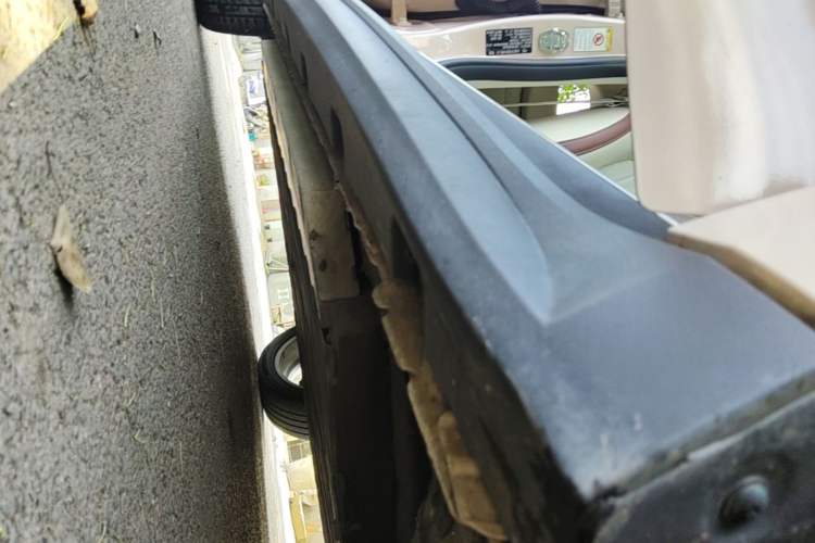 Used ORA Good Cat 2023 401 km Standard Range Luxury Version Lithium Iron Phosphate Right Side Sill